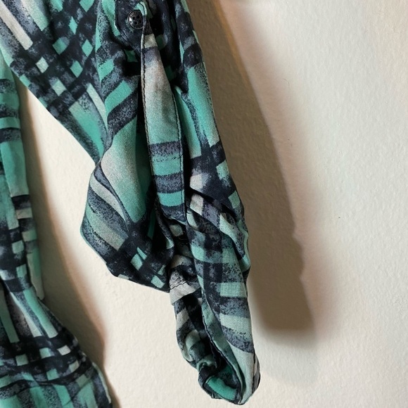 GUESS Green Black Plaid Printed Button Down L - Picture 3 of 10